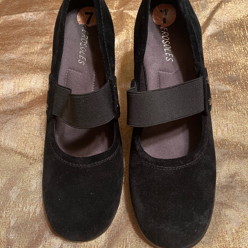 AEROSOLES Women's Black Suede Wedges